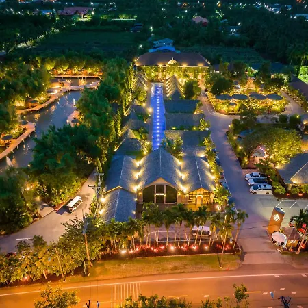 Khum Damnoen Resort