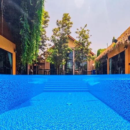 Khum Damnoen Resort