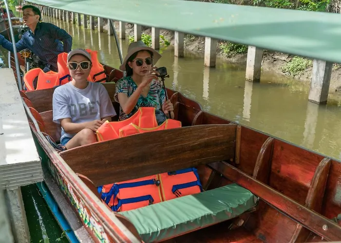 Khum Damnoen Resort
