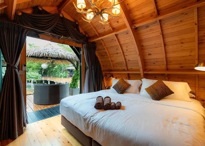 Khum Damnoen 4*